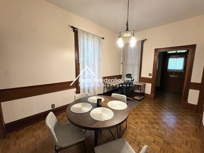 Building Photo - Furnished 1bd/1ba Midtown Duplex!