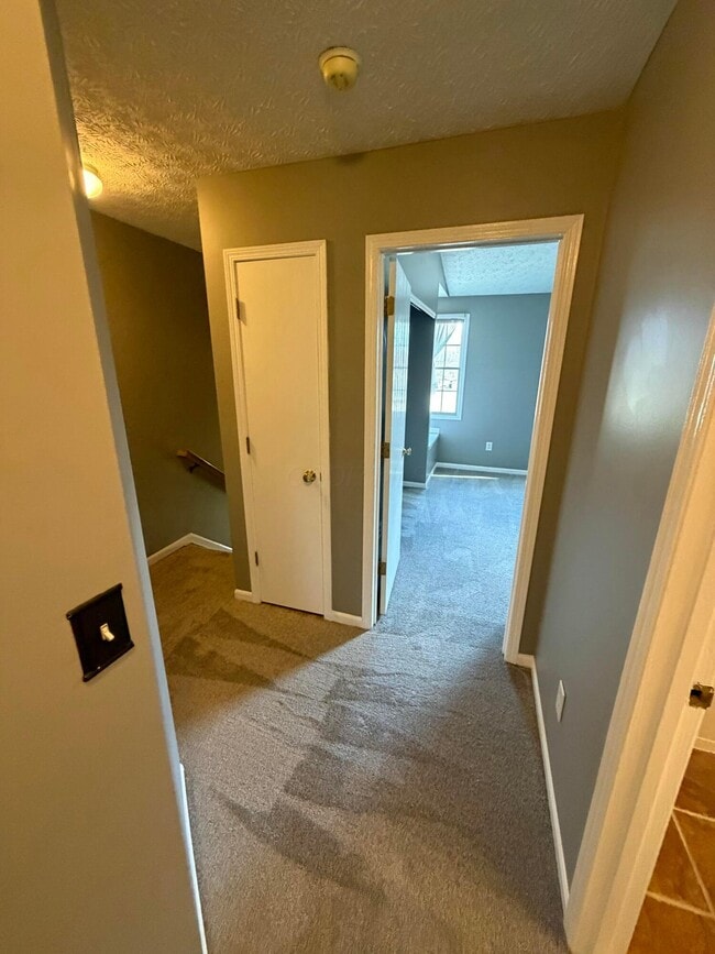 Building Photo - 8735 Olenbrook Dr