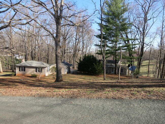 Building Photo - 1059 Wolf Trap Rd