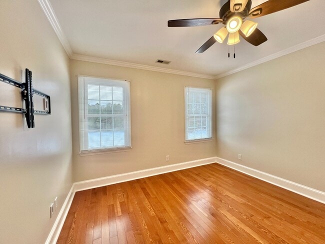 Building Photo - SPACIOUS INSIDE AND OUT!