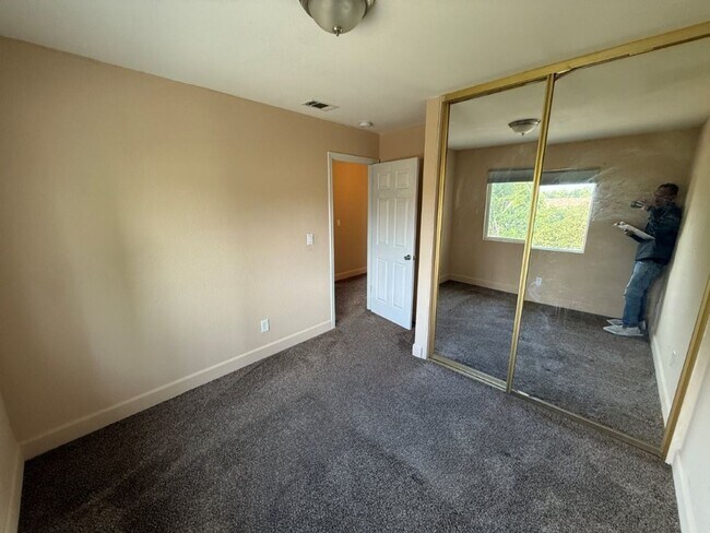 Building Photo - Unique 5 Bedroom 2 Story w/ Solar Suisun *...