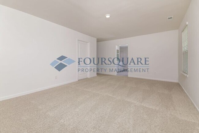 Building Photo - Spacious 3-Bed Home with Loft, Modern Kitc...