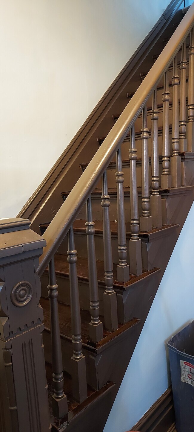 Building Photo - 518 4th St