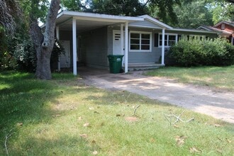 Building Photo - 103 S Shadowlawn Dr