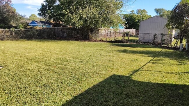 Building Photo - 8610 Valley S Dr