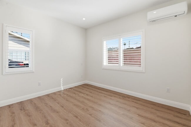 Building Photo - 9548 W Live Oak Ave