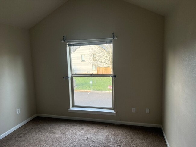 Building Photo - 4084 Aden Pl NE