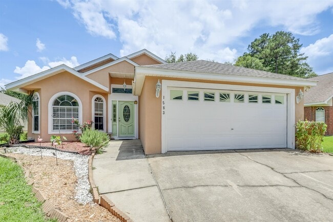 Primary Photo - 1583 Applewood Way