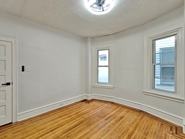 Building Photo - 114 S 54th St