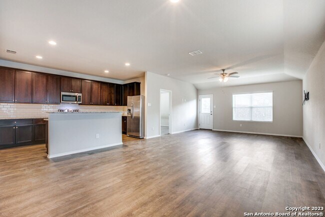 Building Photo - 3 Bed 2 Bath Texas Research Park Subdivision