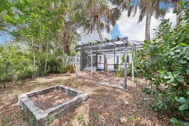 Building Photo - 155 Old Tamiami Trail
