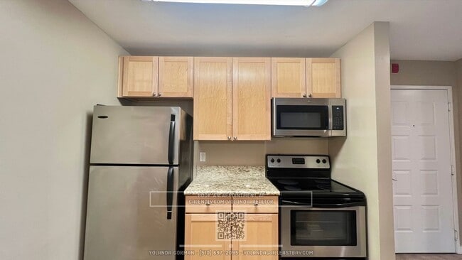 Building Photo - Charming One bedroom with Private terrace.