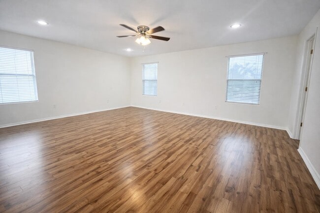 Building Photo - 612 Pinos Cir