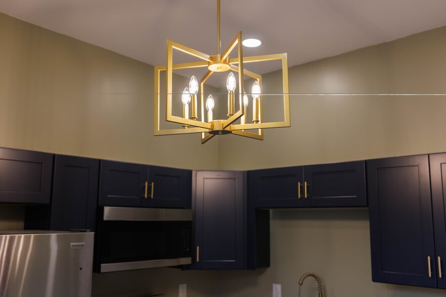 Building Photo - 503 Church St