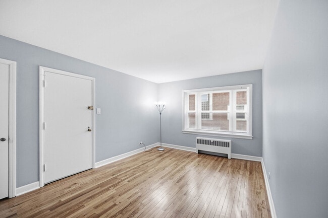 Building Photo - 7524 N Ridge Blvd