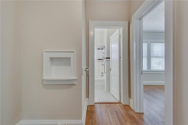 Building Photo - 812 Adair Ave NE