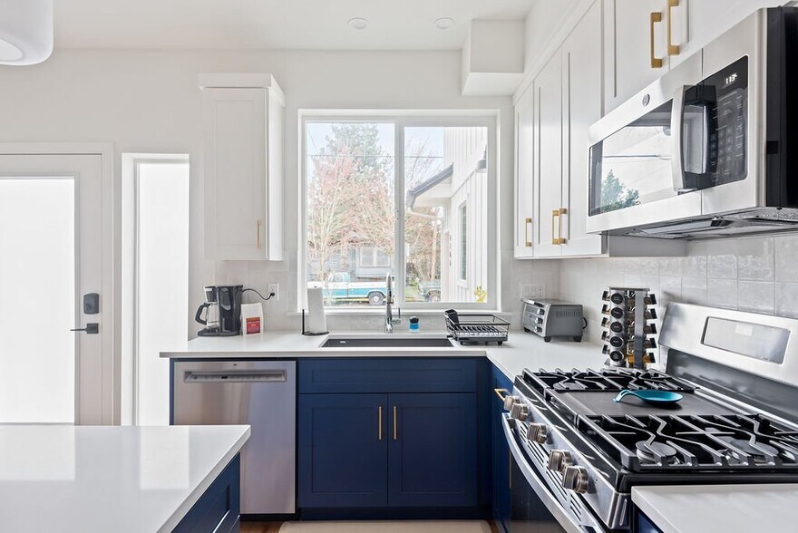 Building Photo - 5205 SE Boise St