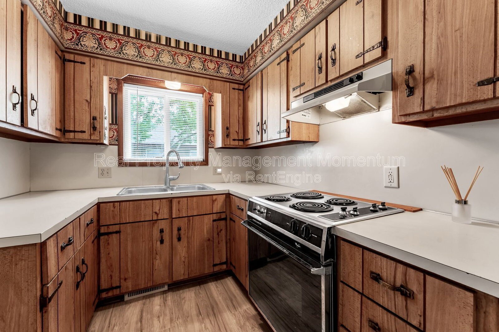 Building Photo - 716 E Locust St