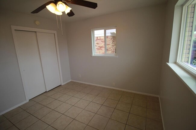 Building Photo - 5725 Waycross Ave