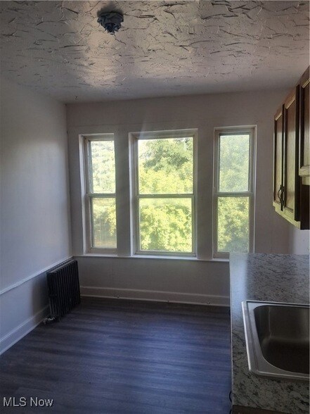 Building Photo - 5466 S Ridge Rd