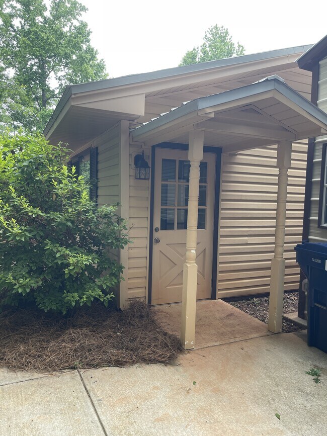 Building Photo - 170 Longview Dr