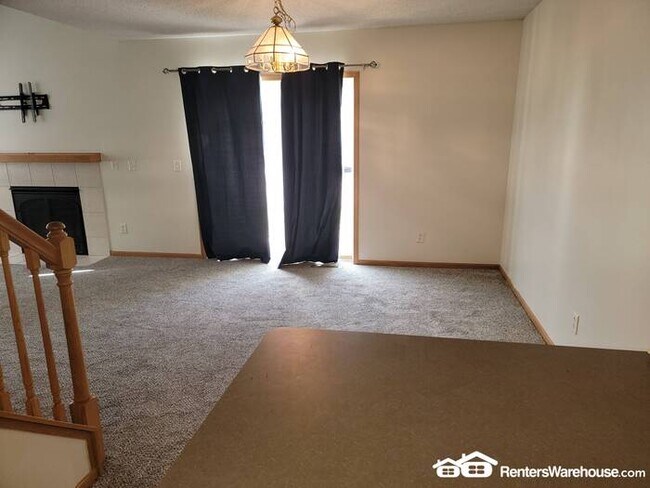 Building Photo - Available now! A gorgeous 2 bedroom, 1 1/2 bath end unit townhome in Farmington!