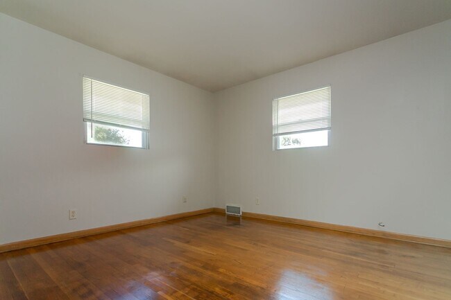 Building Photo - 3952 S 43rd St