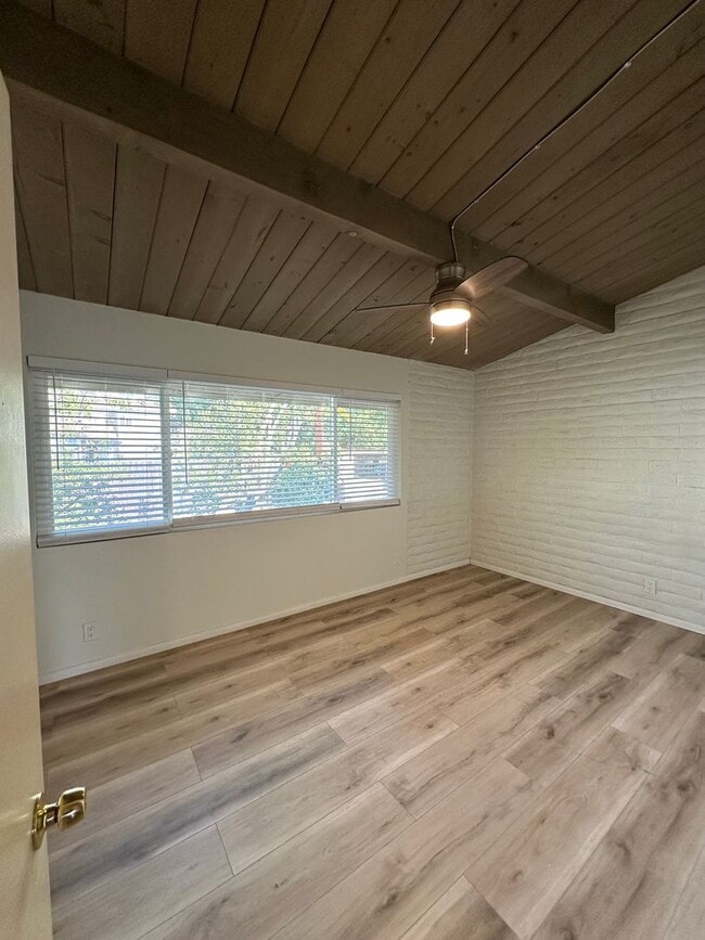 Building Photo - 2 Bedroom Condo - La Mesa