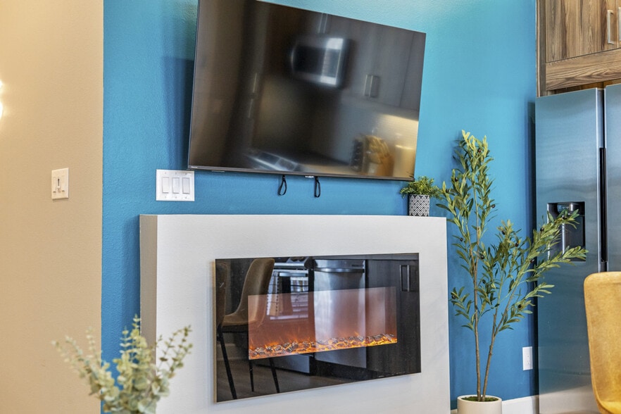 Building Photo - 1812 Hickory St