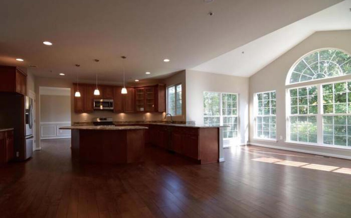 Building Photo - 1210 Northern Lights Dr