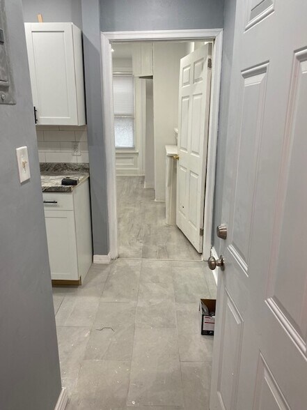 Building Photo - 10 N 42nd St