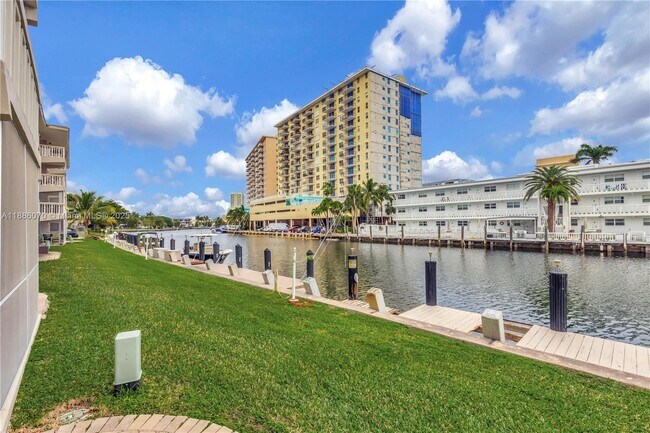 Building Photo - 440 Paradise Isle Blvd