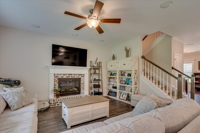 Building Photo - 108 Adelle Ct