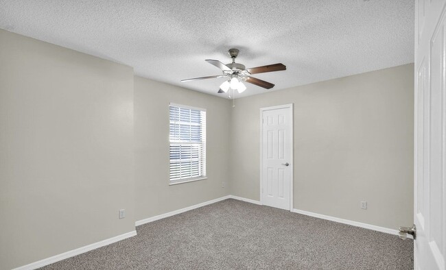 Building Photo - 466 Moby Dick Dr S