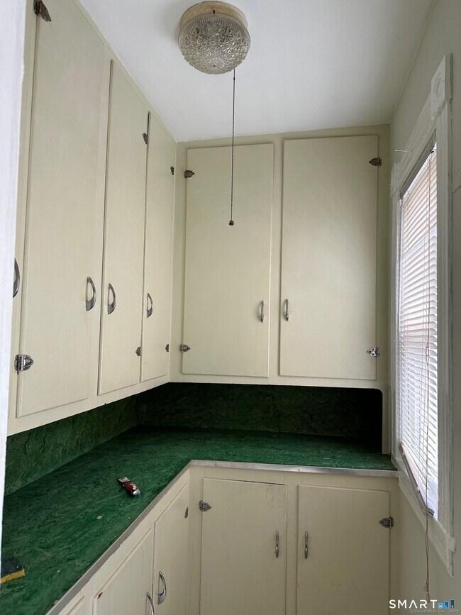 Building Photo - 88 Woodbine St