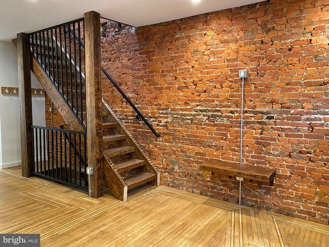 Building Photo - 3229 Chatham St