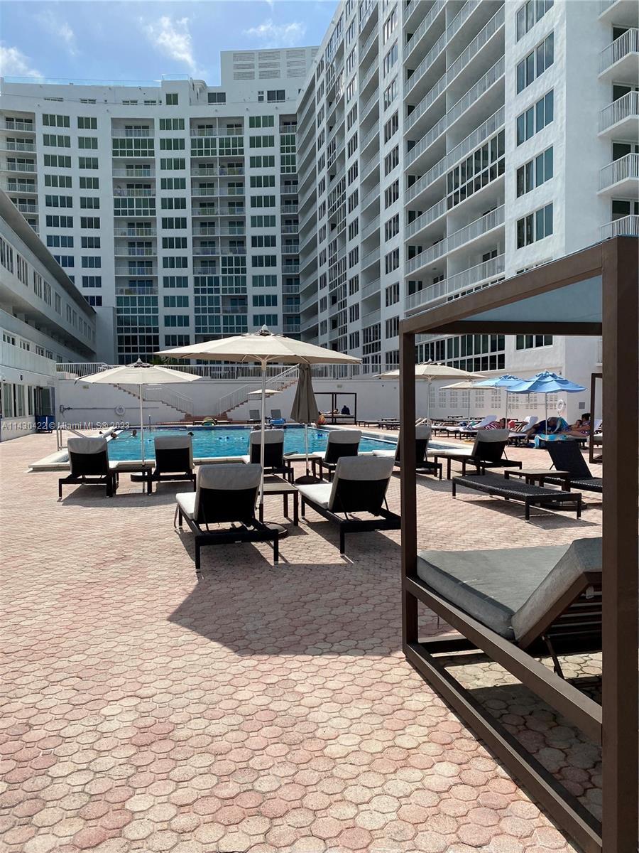 Building Photo - 5401 Collins Ave