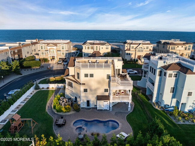 Building Photo - 2 Tradewinds Ln