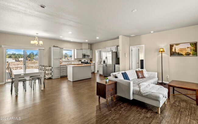 Building Photo - 401 Kaibab Ave