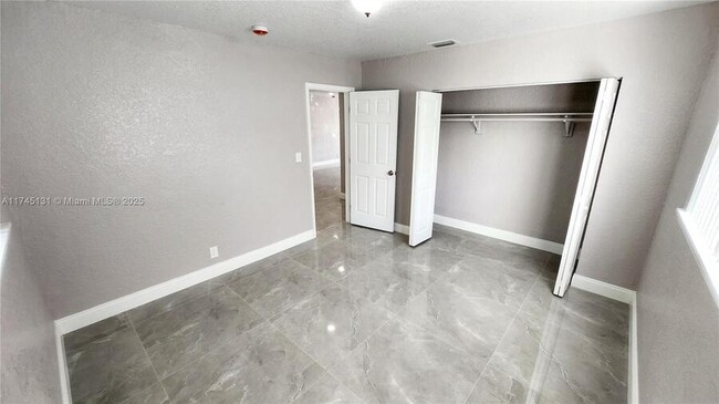 Building Photo - 416 S 28th Ave