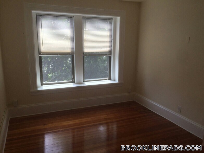 Building Photo - 1463 Beacon St