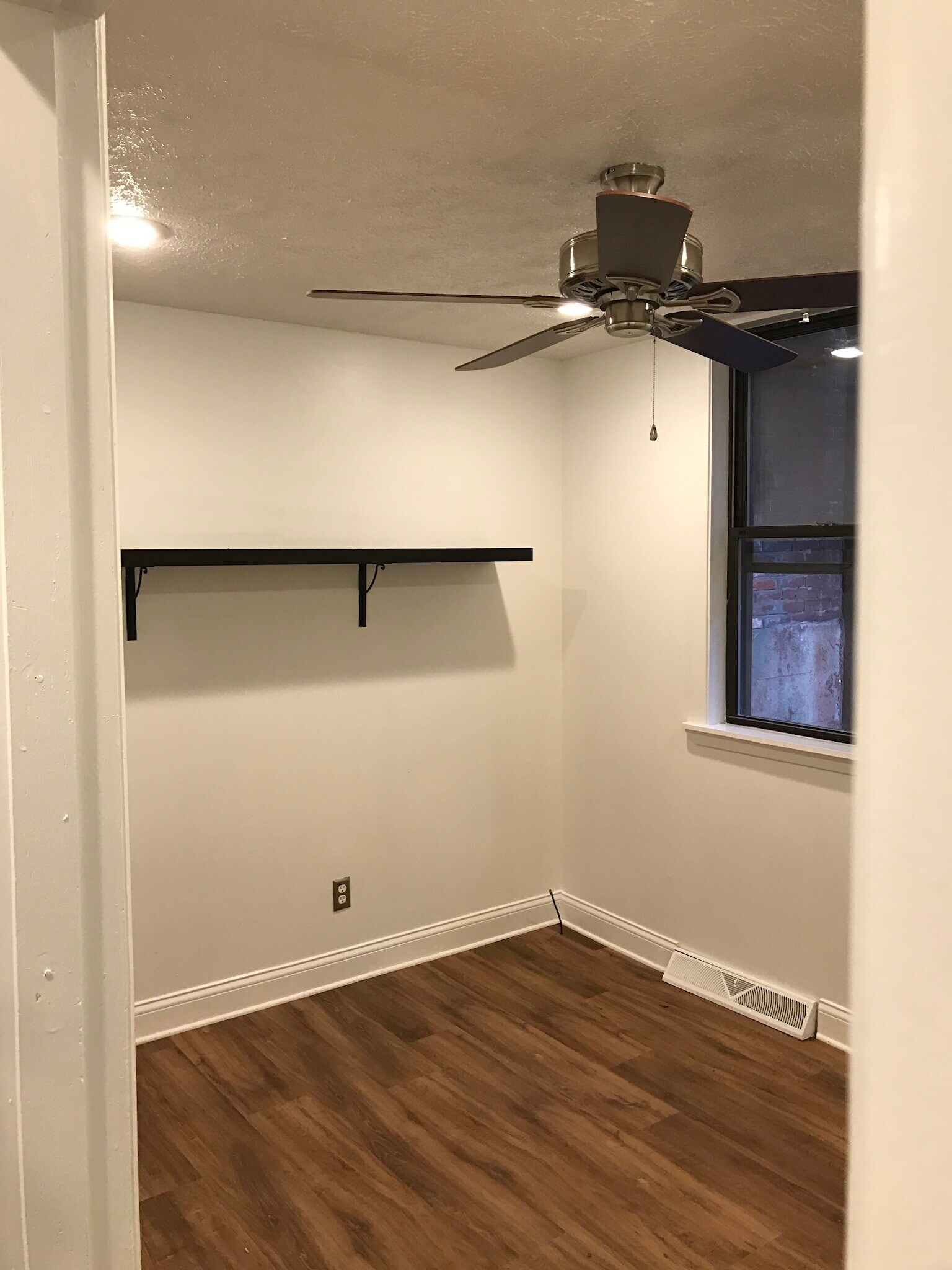 Building Photo - 2334 Sarah St