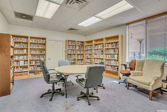 Building Photo - Charming 55+ Condo with Indoor Pool & Mountain Views in American Fork