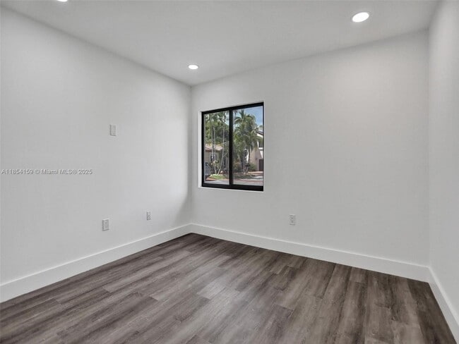 Building Photo - 8906 SW 5th Ln