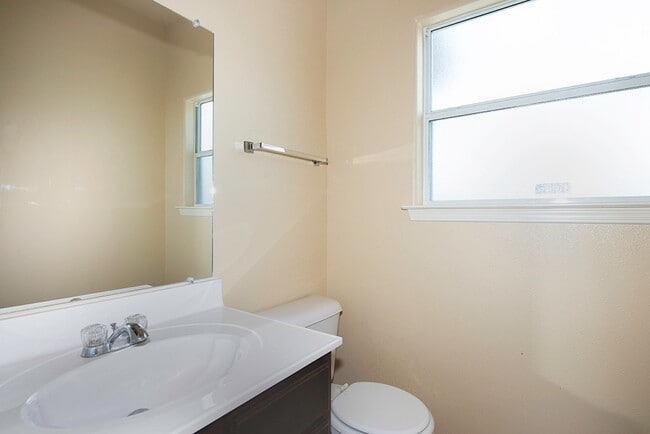 Building Photo - RECENTLY RENOVATED EASTSIDE HOME