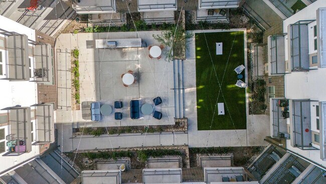 Building Photo - 13701 Montfort Dr