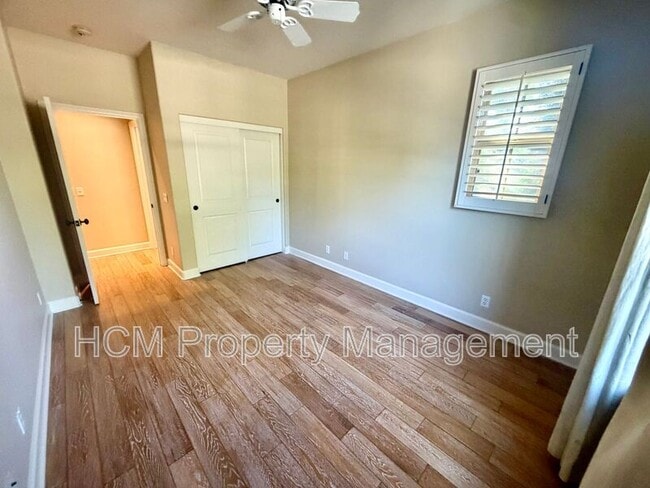 Building Photo - 52 Honeyrose