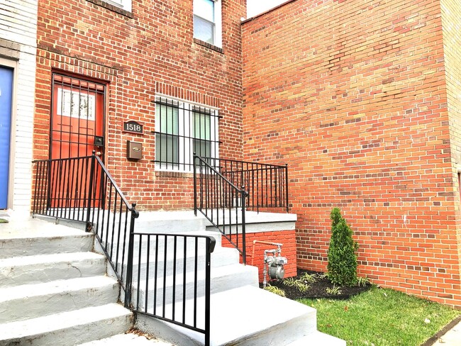 Building Photo - Cute House On a Quiet Street! Pets Welcome!