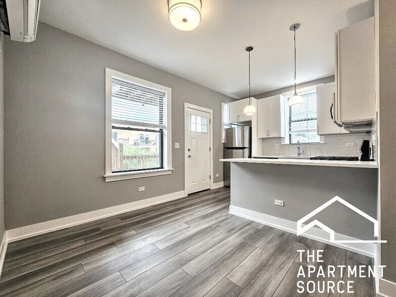 Building Photo - 3939 N Janssen Ave