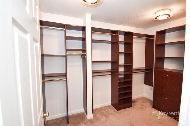 Building Photo - 5474 Grandview Ln